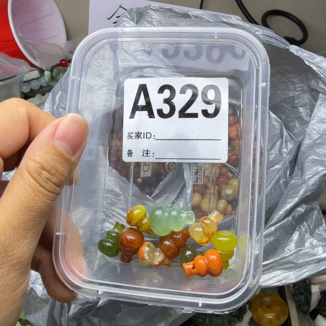 蛇纹石玉合金颈饰小**树