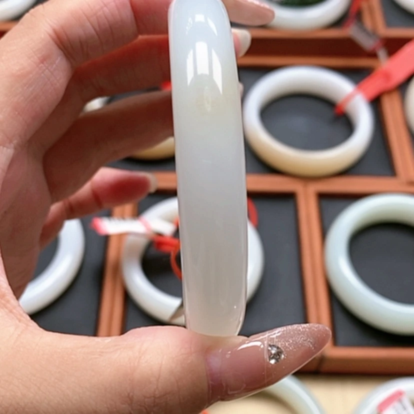 【闪购商品】未镶嵌手镯和田玉