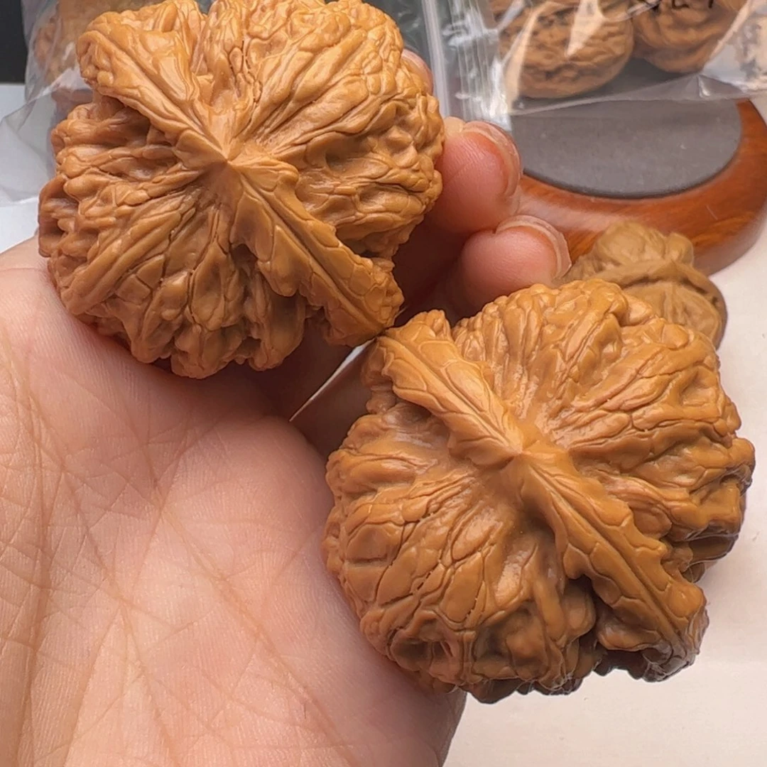 文玩核桃吊坠龙*魂红锦鲤