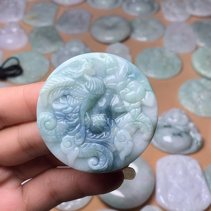 翡翠未镶嵌颈饰凤凰