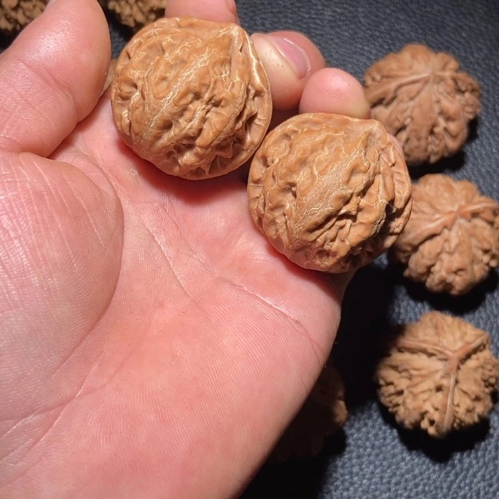 阿***宽文玩核桃吊坠秦岭野生文玩核桃