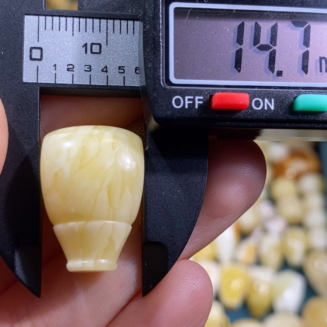 未镶嵌蜜蜡裸石配饰