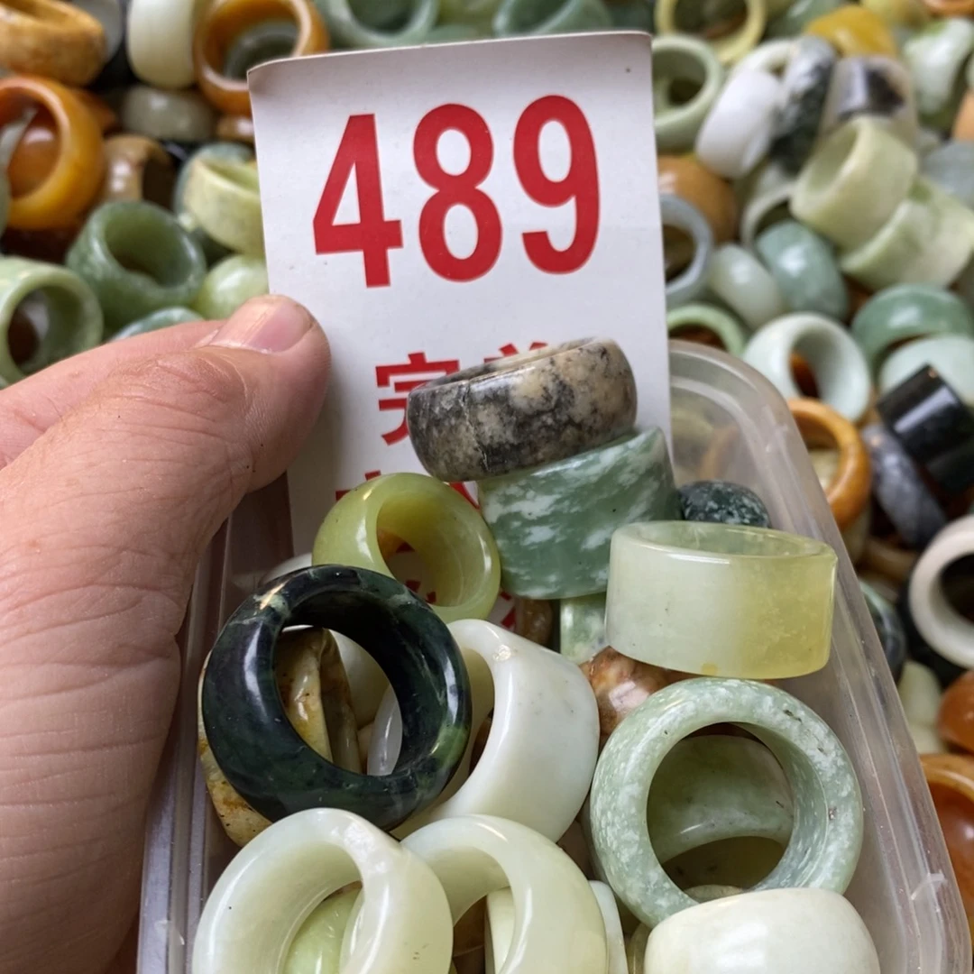 蛇纹石玉挂坠未镶嵌