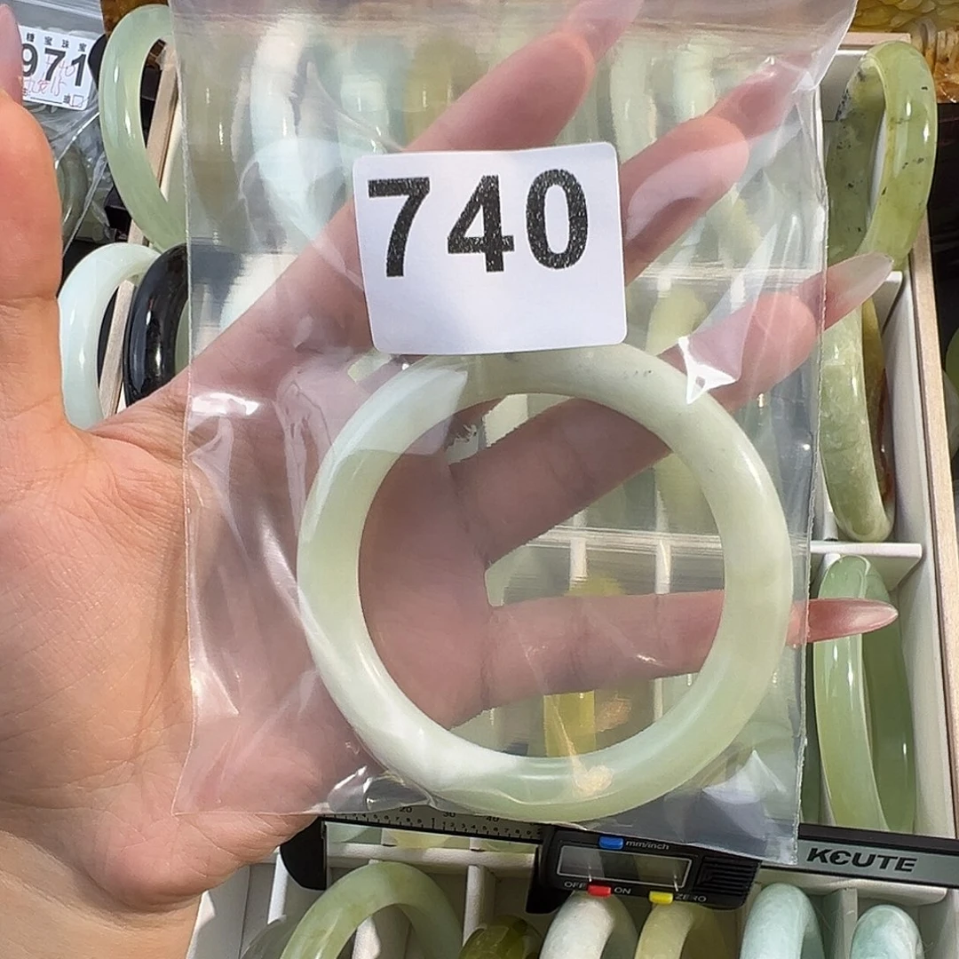 大***真蛇纹石玉未镶嵌手镯