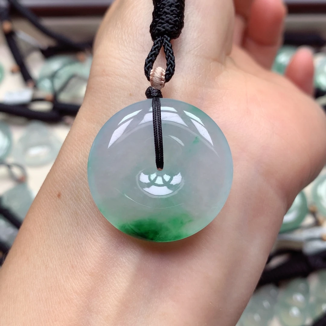 翡翠未镶嵌颈饰平安扣