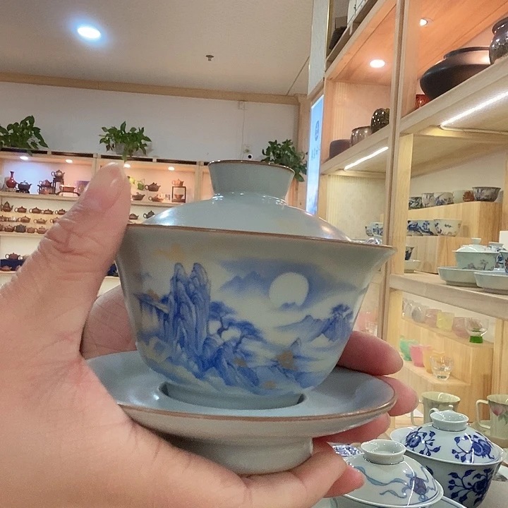 汝窑瓷器盖碗悬停