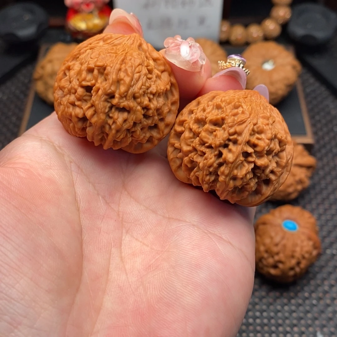 文玩核桃把件38边40肚全品满天星