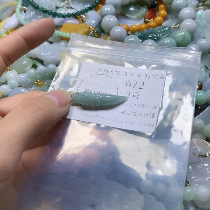 翡翠未镶嵌颈饰翡翠