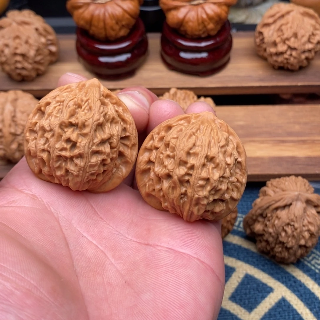 文玩核桃吊坠金牛40尺