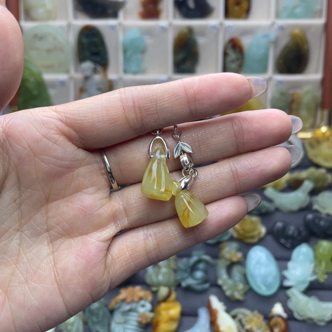 蛇纹石玉未镶嵌颈饰