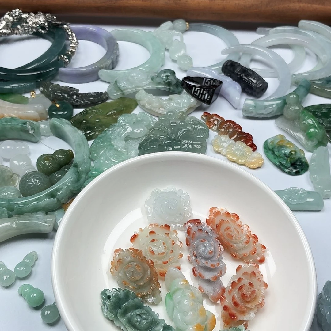 毕***毕翡翠未镶嵌颈饰翡翠