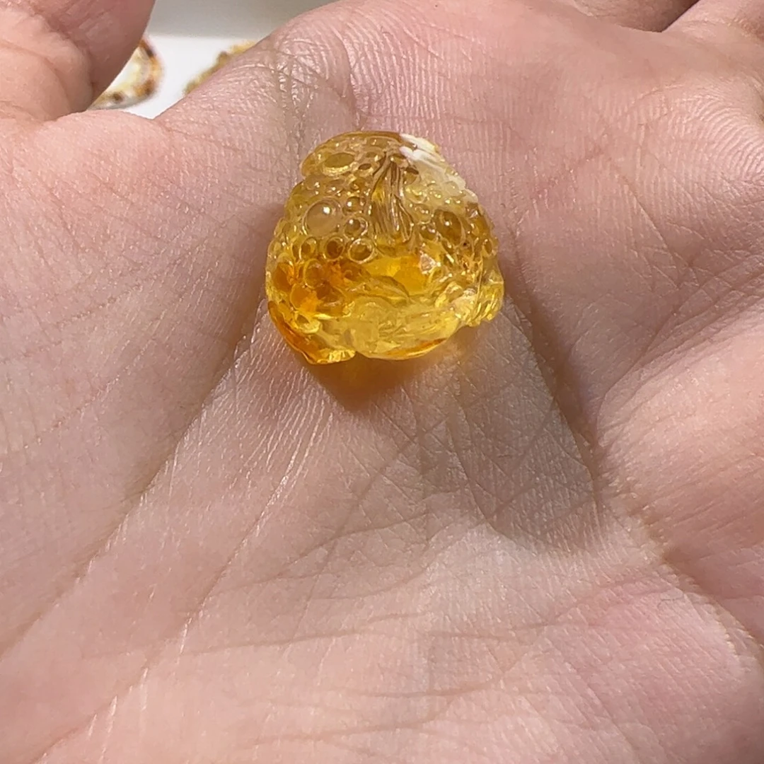 琥珀未镶嵌珠宝奇石金瓷白三足，金蟾