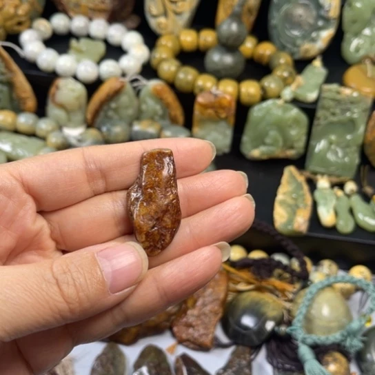 透闪石质玉吊坠未镶嵌心****杵