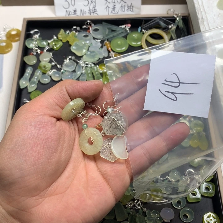 请***声蛇纹石玉合金耳钉
