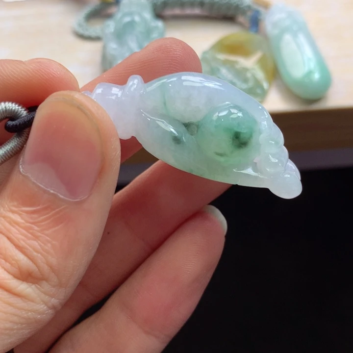 翡翠未镶嵌颈饰吊坠