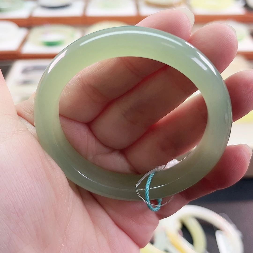 和田玉未镶嵌手镯高冰晴