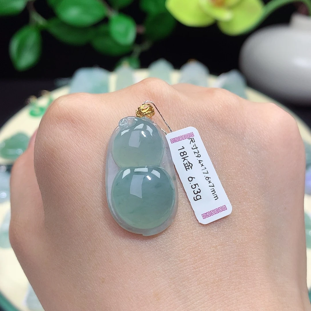 翡翠18K金镶嵌颈饰葫芦