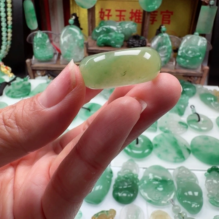 颈饰未镶嵌石英质玉内径20