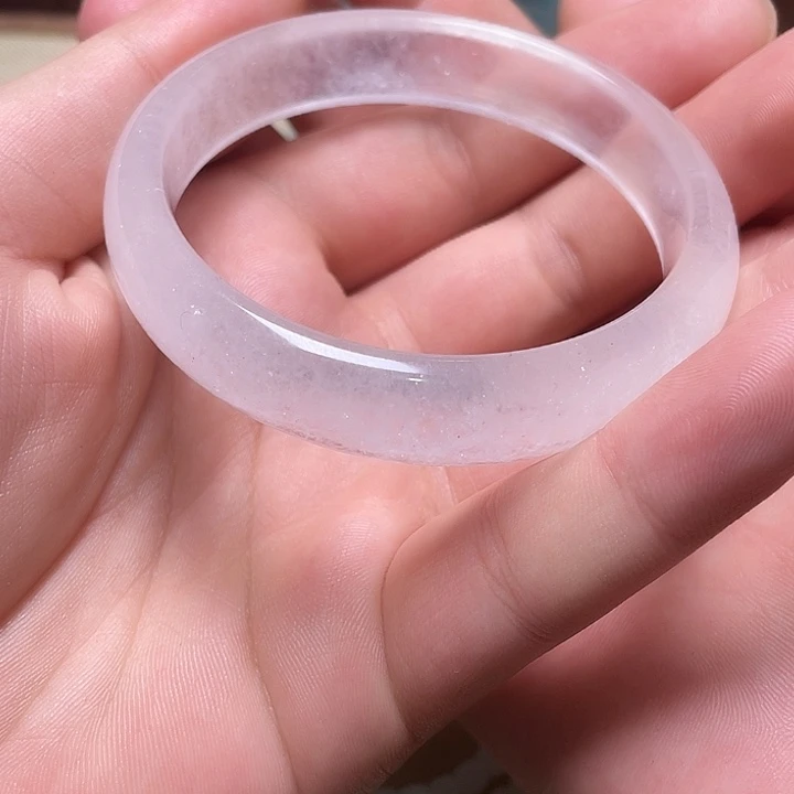 石英质玉未镶嵌颈饰