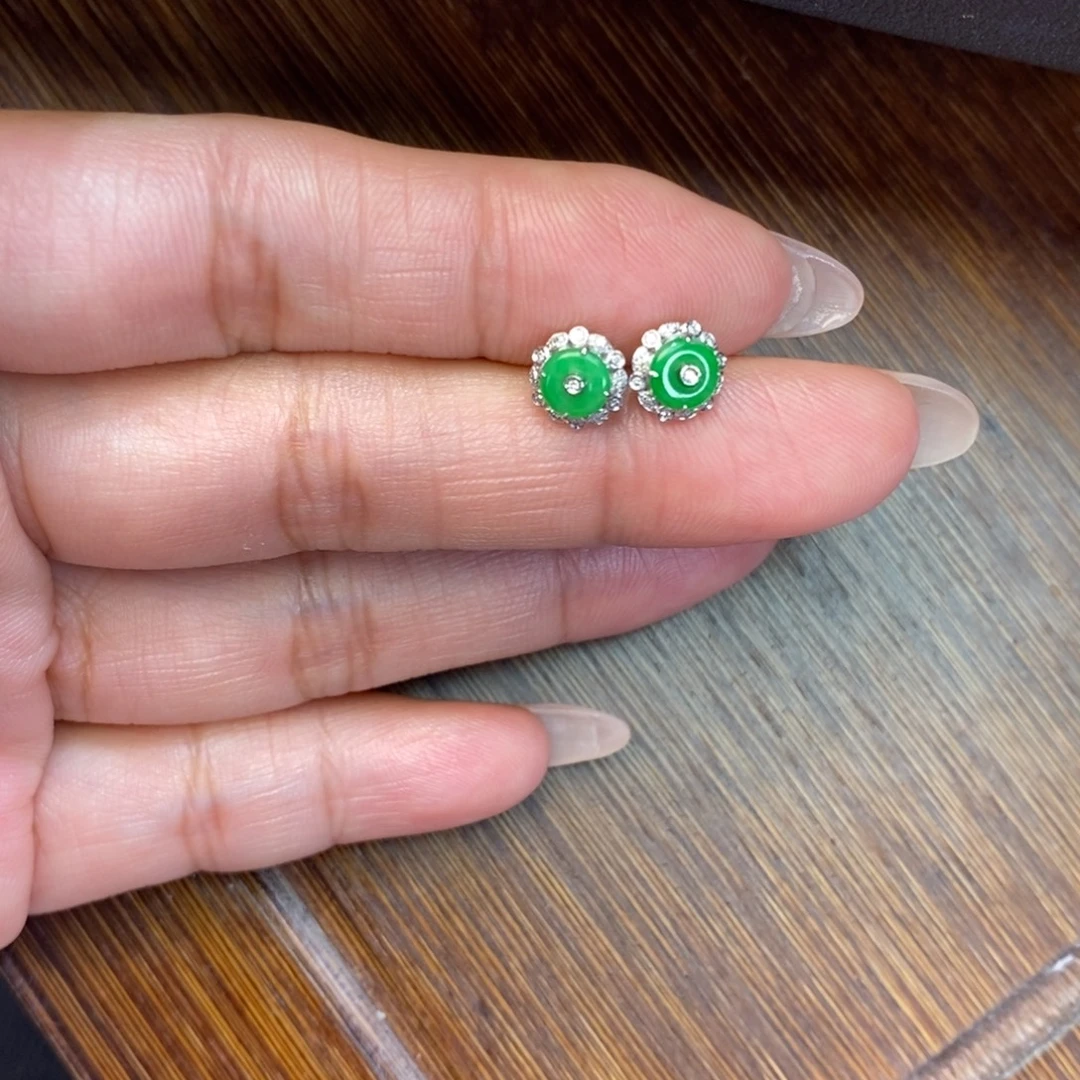 雪***豆翡翠18K金镶嵌颈饰翡翠