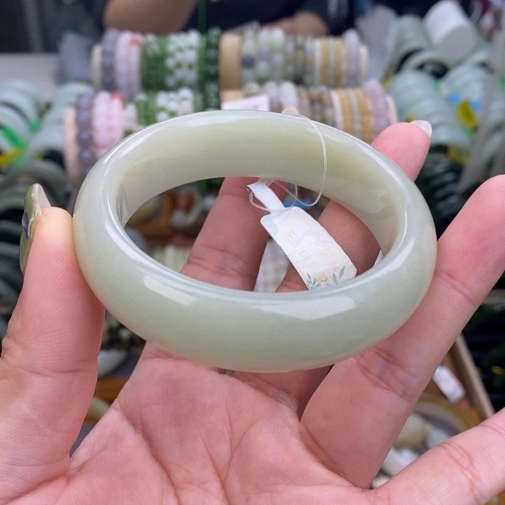 和田玉未镶嵌手镯