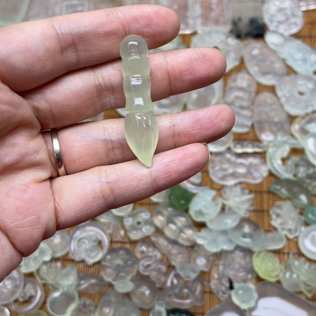 未镶嵌蛇纹石玉颈饰