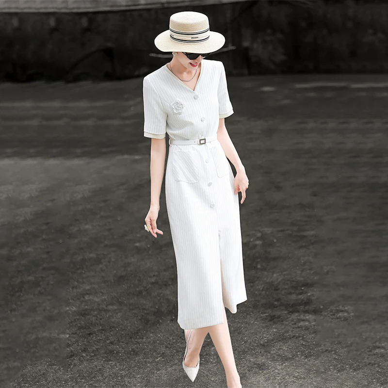 MEXCOCO/兰瑟儿夏新款气质立体花朵V领修身显瘦连衣裙105XL2687