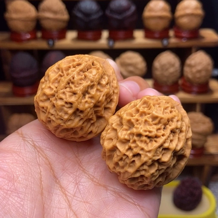 文玩核桃吊坠铁绣球40