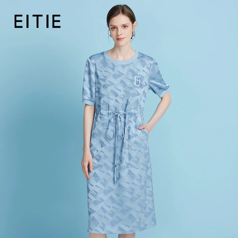 EITIE爱特爱休闲轻运动直筒收腰圆领蓝色短袖连衣裙B2507688