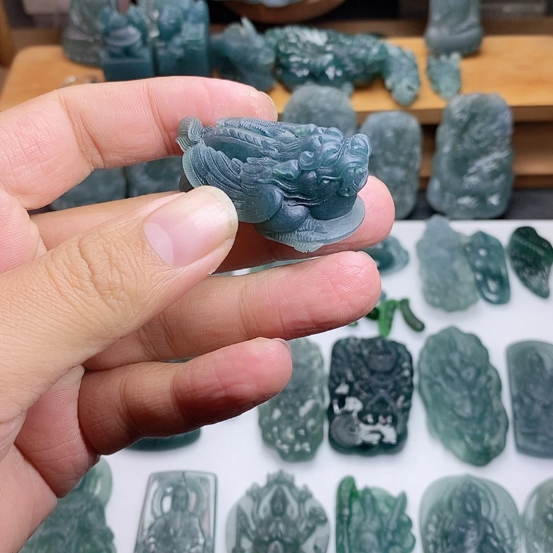 定制翡翠未镶嵌貔貅