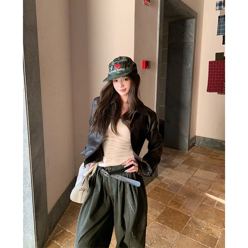 2025年秋季新款酷飒风美式短款皮衣外套女+修身U领T恤+阔腿长裤女