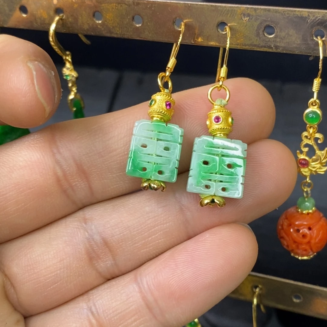 颈饰未镶嵌翡翠耳饰