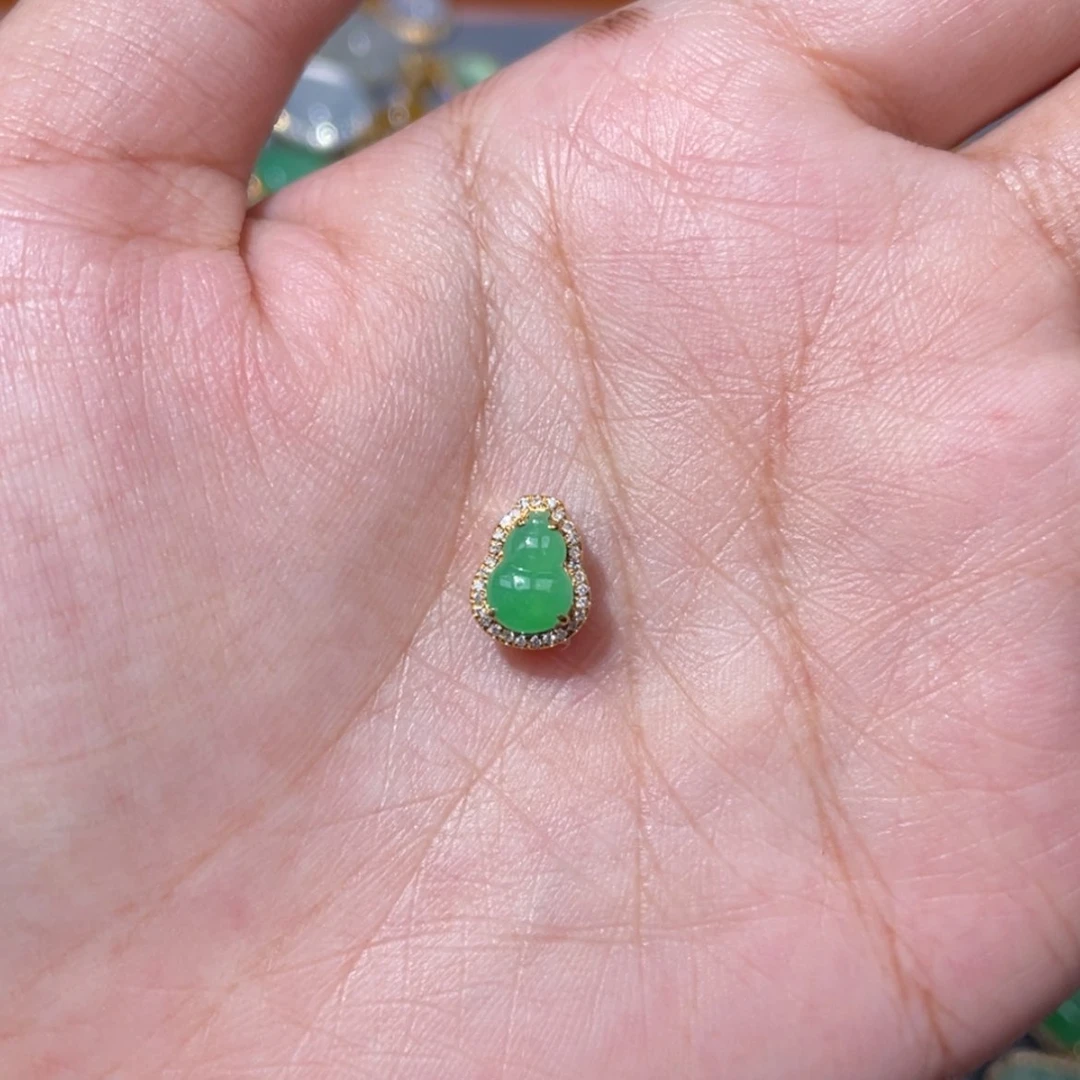 【闪购商品】颈饰18K金镶嵌翡翠