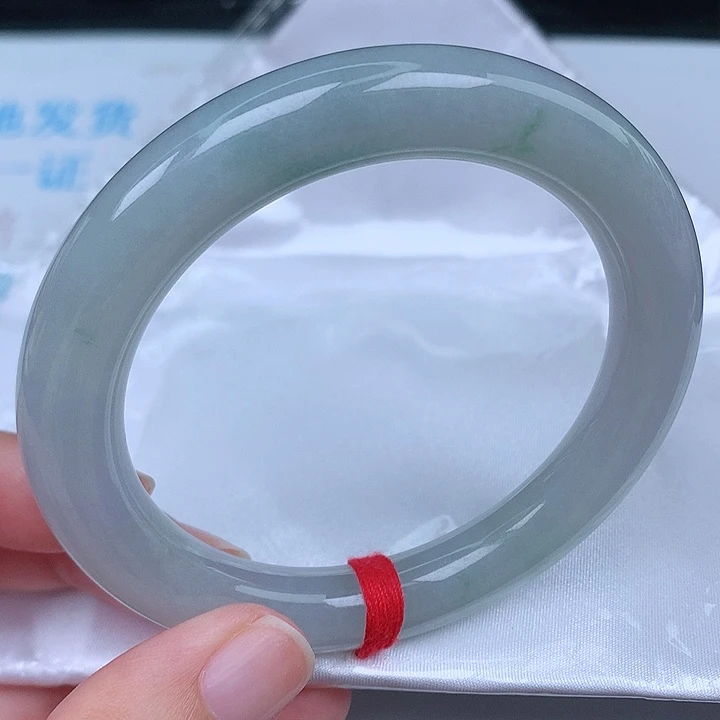 未镶嵌手镯（圆镯）翡翠天然