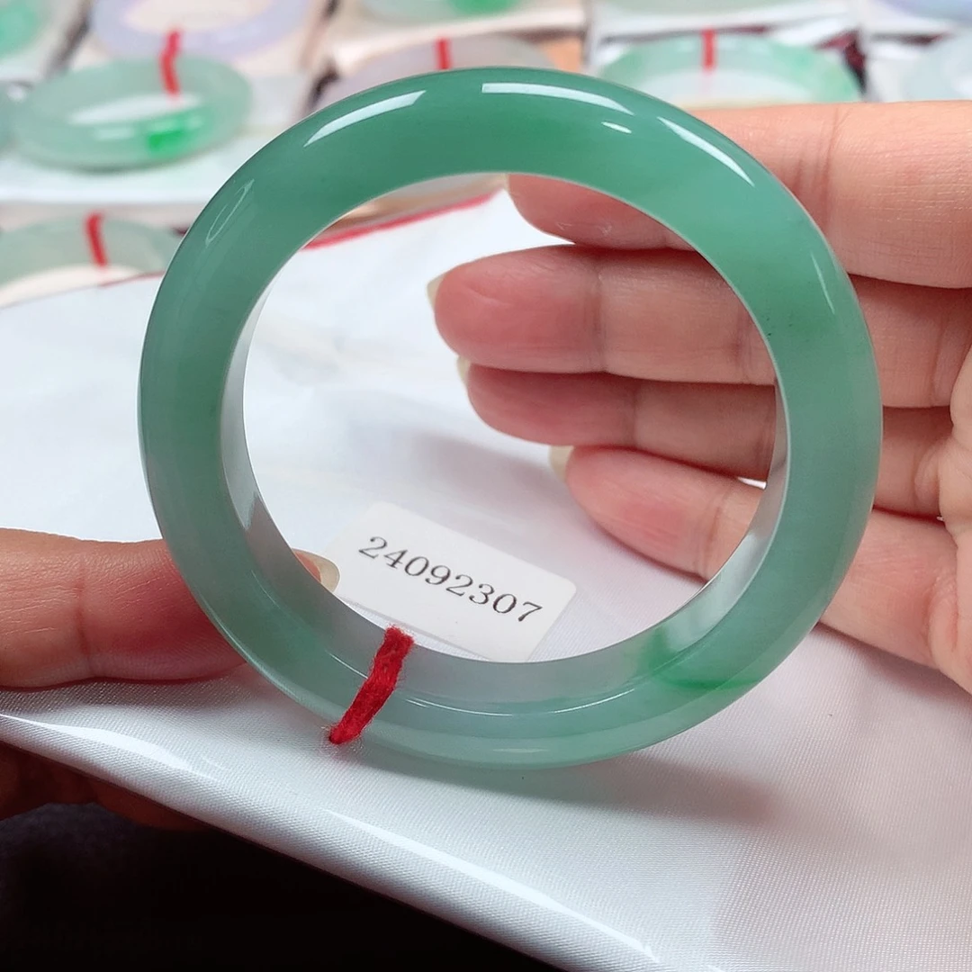 翡翠手镯未镶嵌天然缅甸A货翡翠手镯