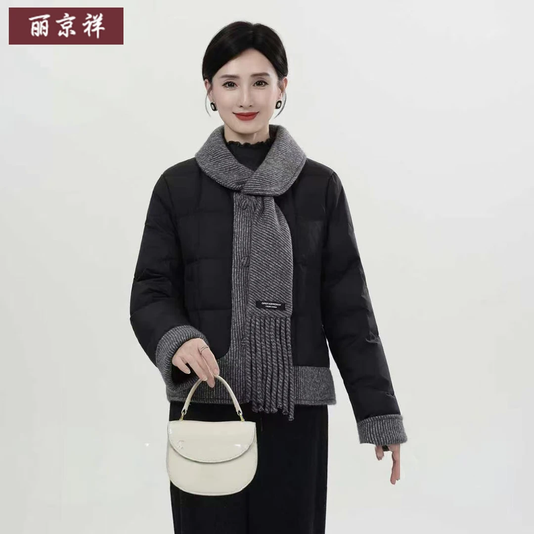 中老年妈妈装秋冬装保暖羽绒服翻领围巾外套中老年女