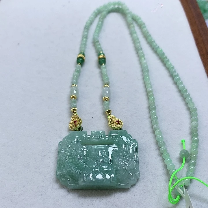 翡翠颈饰未镶嵌吊坠