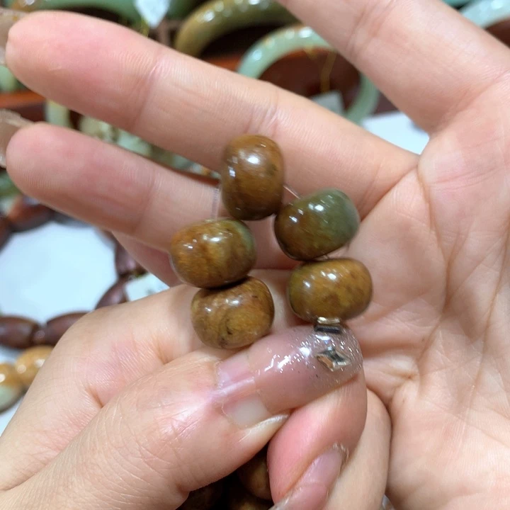 开***心手链未镶嵌岫岩河磨玉（透闪石质玉）