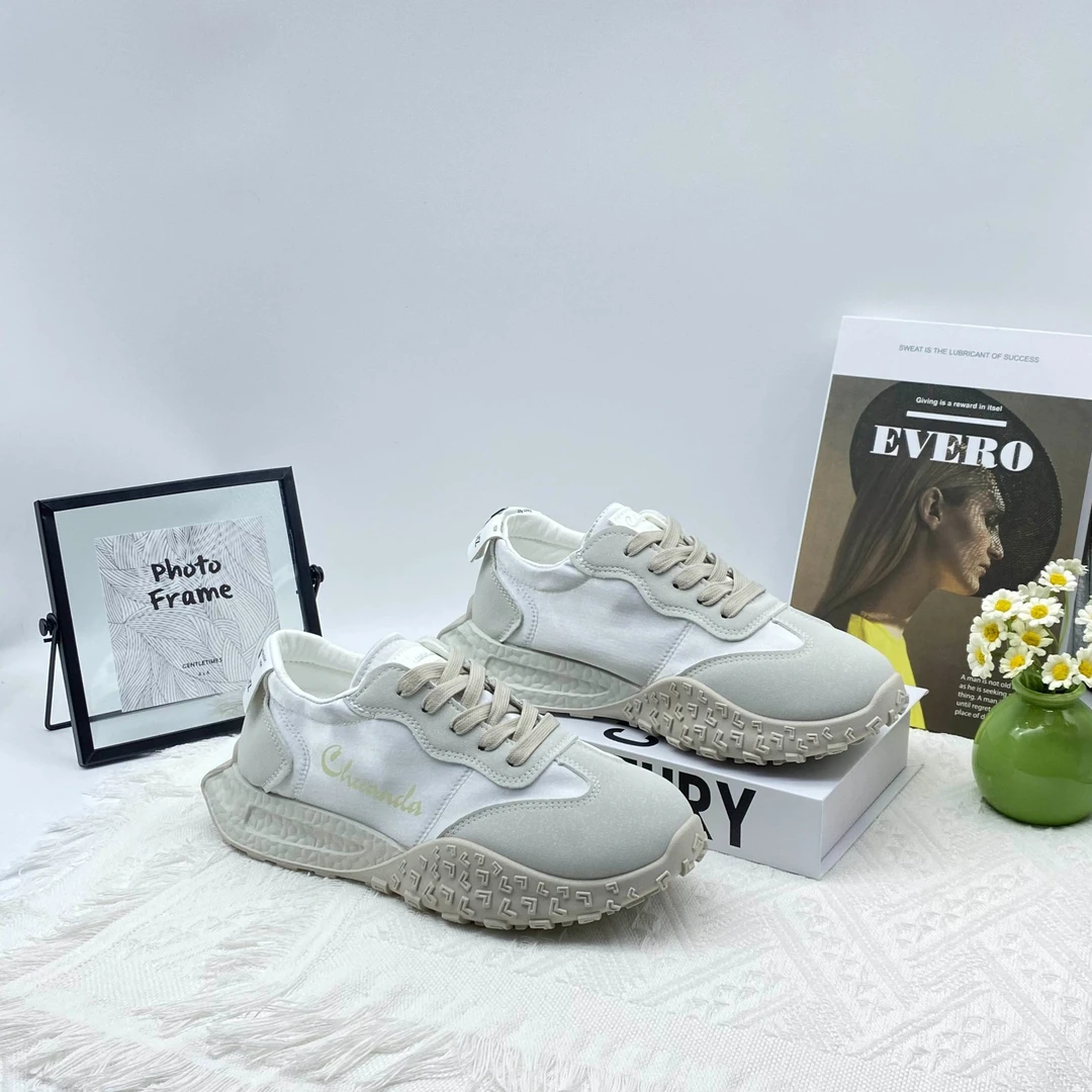 轻便透气女鞋跑道跑步鞋低帮减震秋季小道防滑女鞋