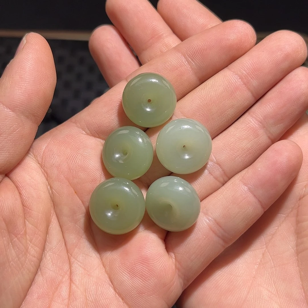 和田玉和田玉钢板料平安扣挂件多样性发一未镶嵌