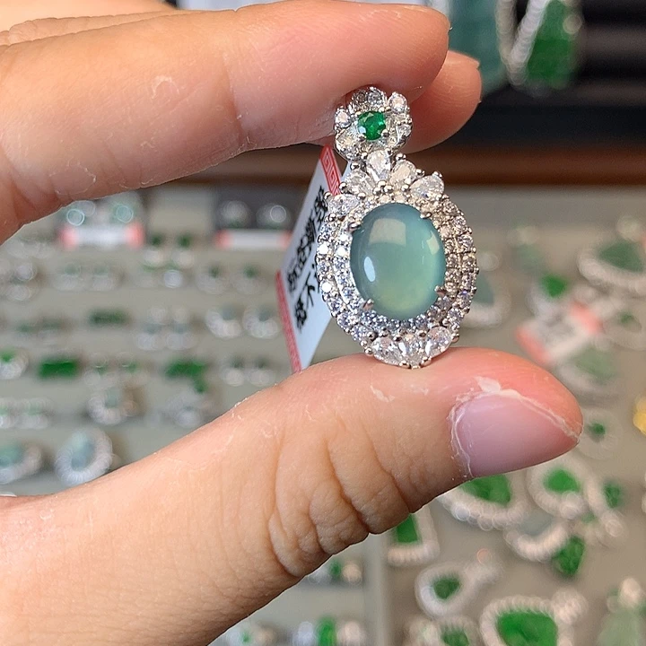 翡翠未镶嵌颈饰吊坠