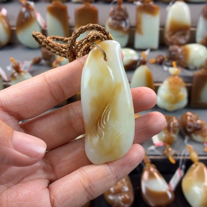 和田玉未镶嵌颈饰