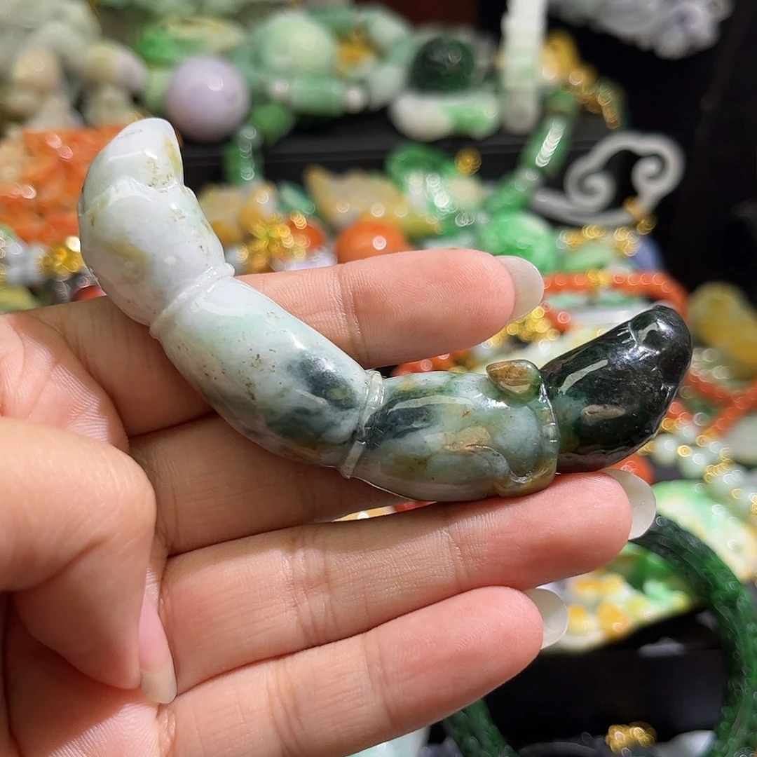 翡翠未镶嵌颈饰待编织