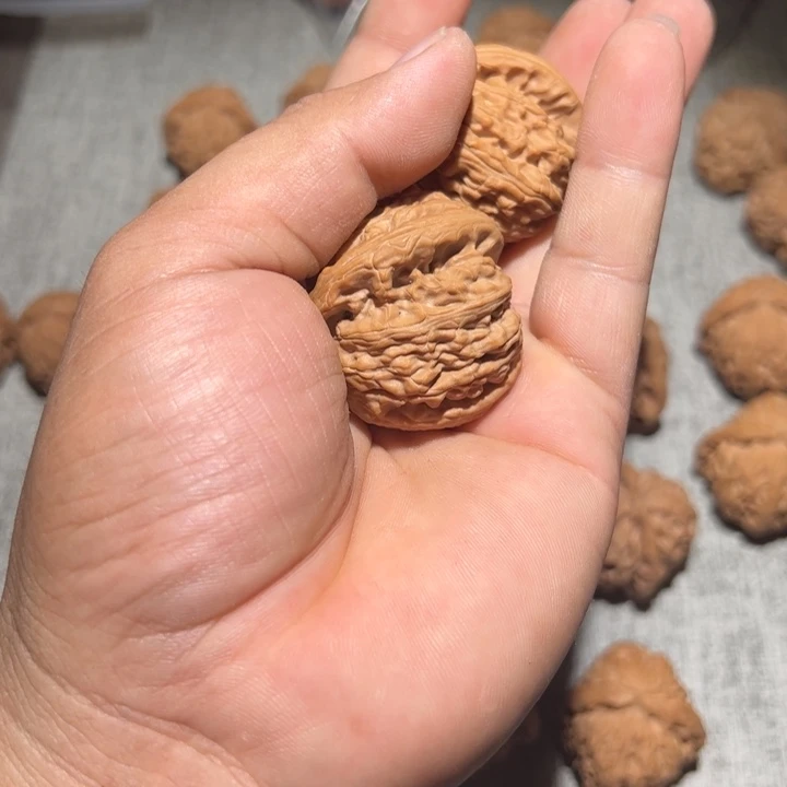 北***情文玩核桃吊坠白狮子