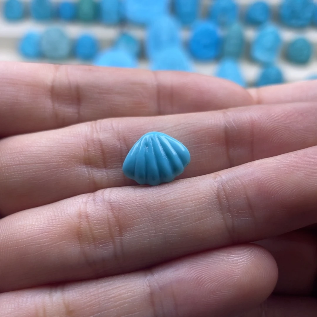 绿松石未镶嵌颈饰