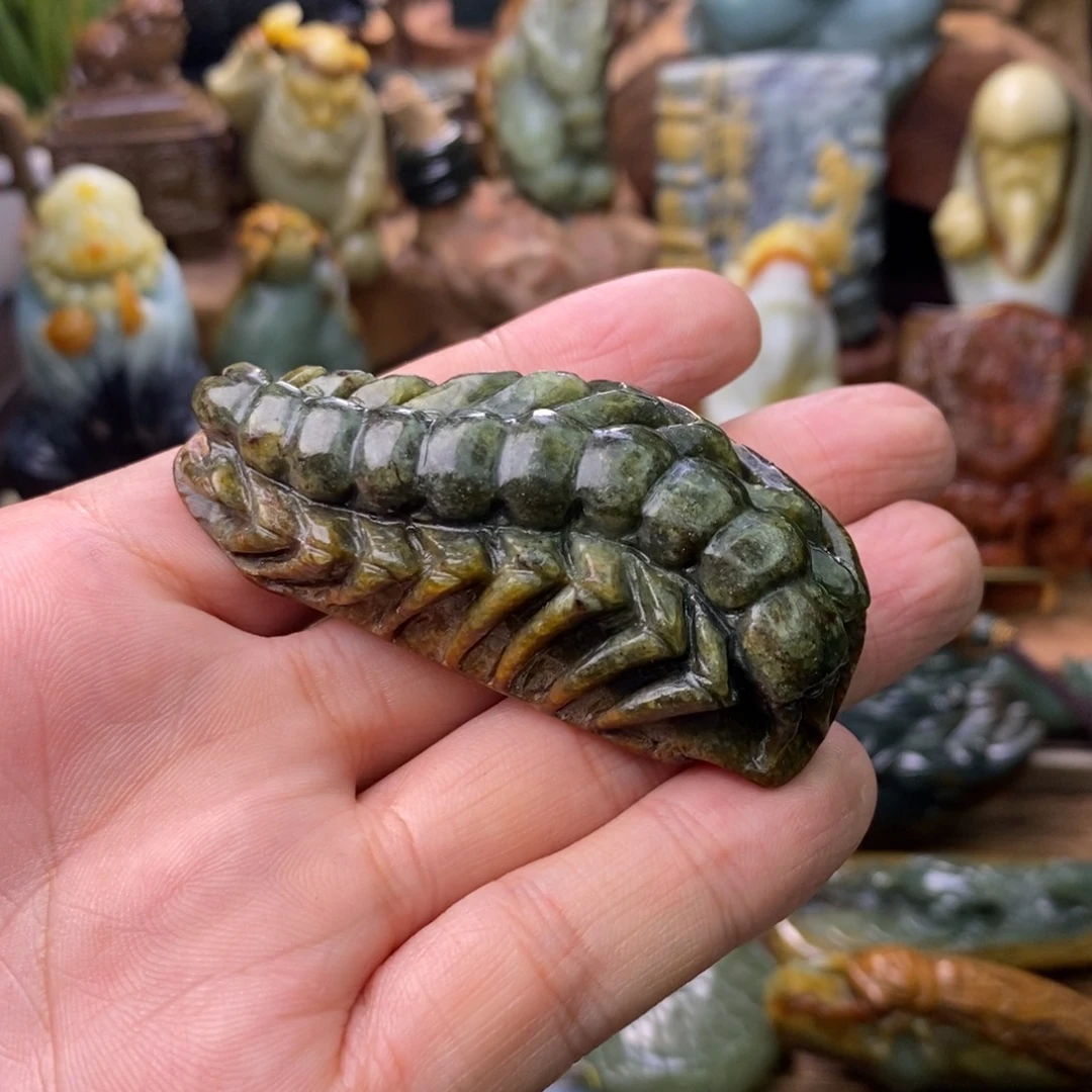 岫岩河磨玉（透闪石质玉）未镶嵌把件蜈蚣