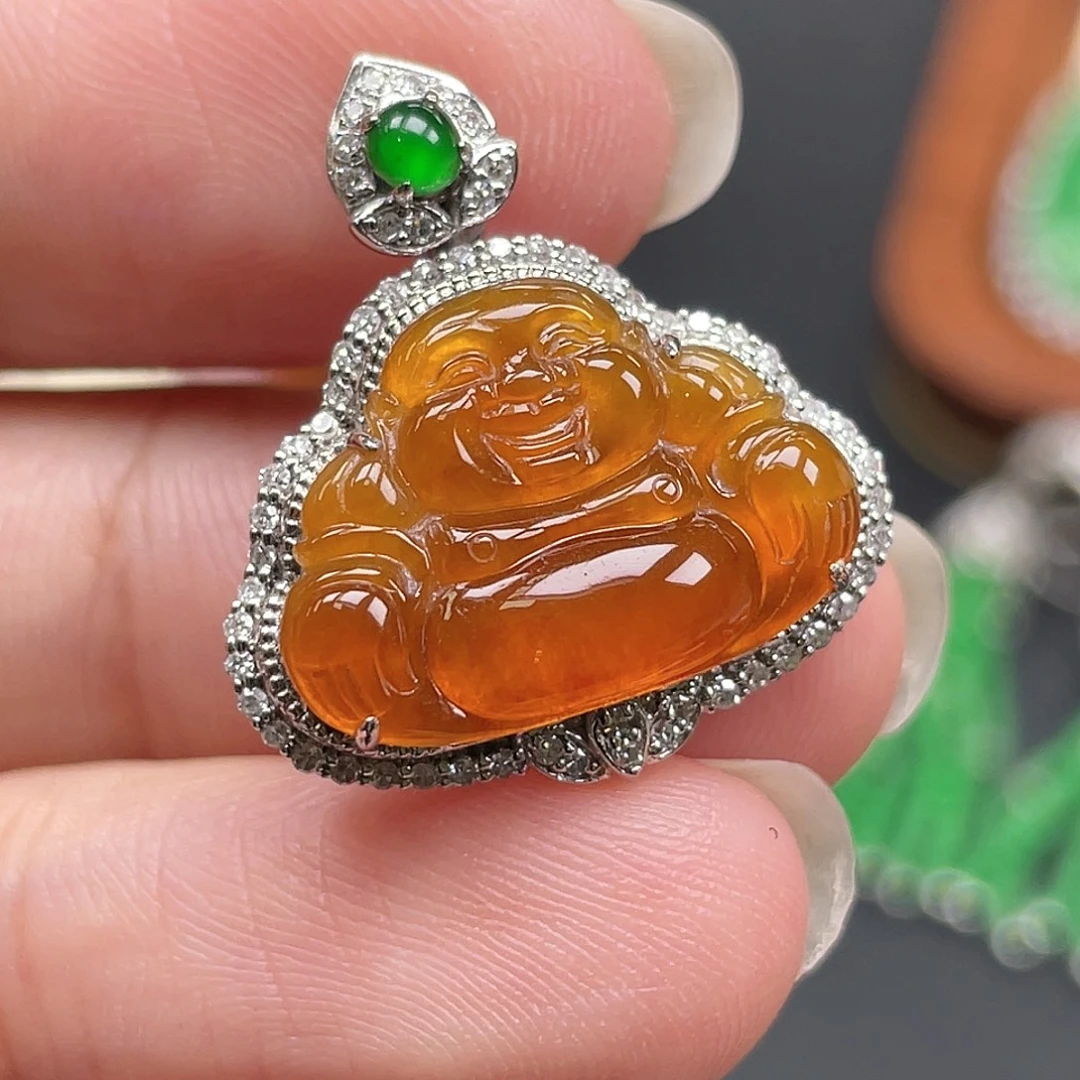 翡翠18K金镶嵌颈饰冰红翡佛公