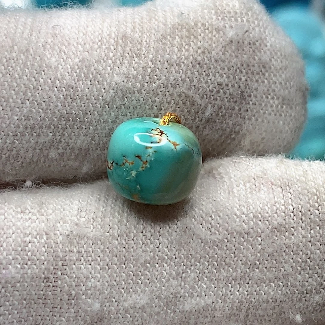 绿松石未镶嵌天然原矿 地大质检8.5mm