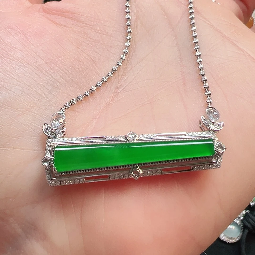 翡翠颈饰18K金镶嵌吊坠