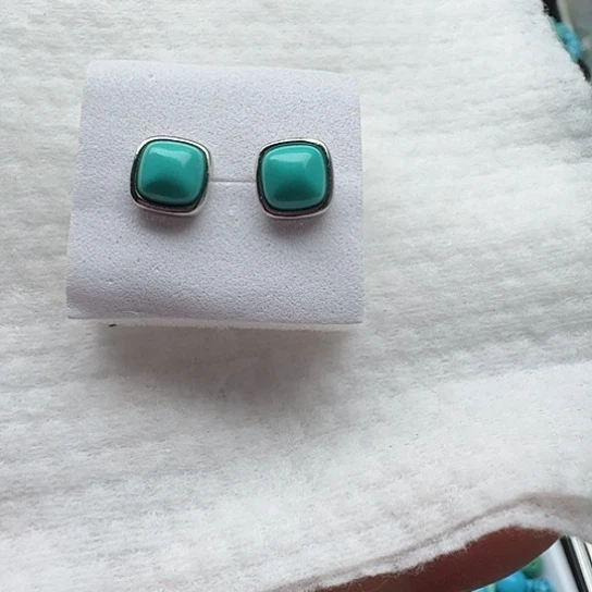 尺寸：9➕绿方形耳钉耳饰一对，时尚简约款，男女款